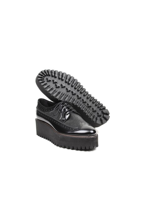 SCHNUERSCHUH D466M