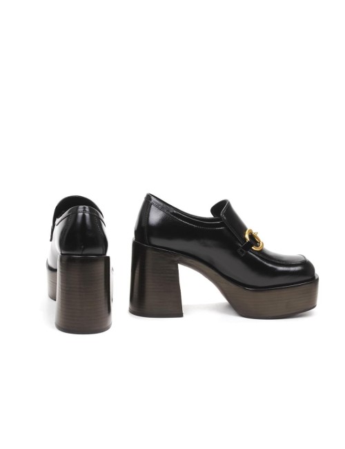 HEEL SHOE CURATOR