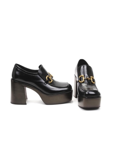 HEEL SHOE CURATOR