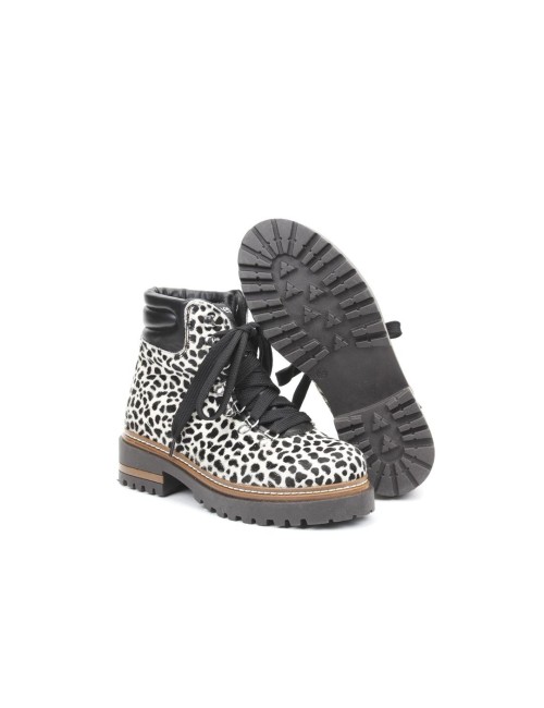 SCHNUERSTIEFELETTE MIT FELL RESIA