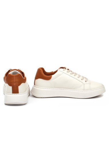 SNEAKER LARRY