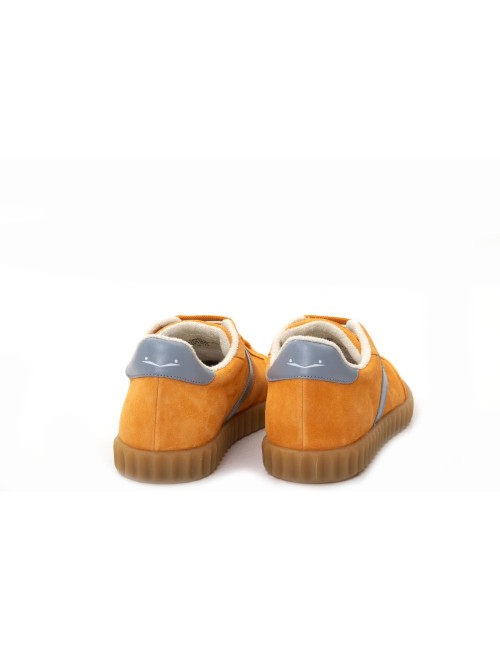 SNEAKER INES
